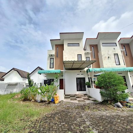 Villa Estetik Di Malang Ngoại thất bức ảnh